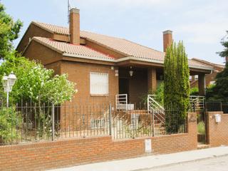 Xalet a Camarma de Esteruelas. Camarma-pueblo-  chalet independiente - 320 m. + parcela ..