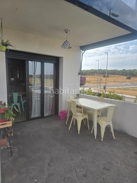 Foto 0a652463-6bfa-48f1-bcaa-d24b35180c5a. Casa pareada rm inmobiliaria vende exclusiva vivienda chalet de esquina pareado en la zona del pinar informate 699694046 en Navalcarnero