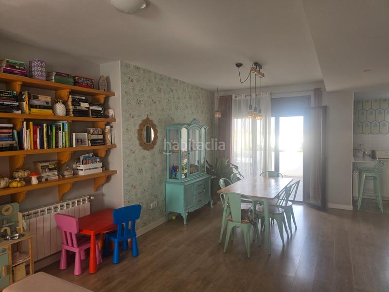 Foto 5affc480-7a0a-4f34-b643-342fb5a652ce. Casa pareada rm inmobiliaria vende exclusiva vivienda chalet de esquina pareado en la zona del pinar informate 699694046 en Navalcarnero