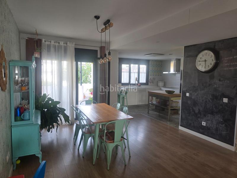 Foto af5df9c5-cda2-425f-badd-c9c6f41a5cd5. Casa pareada rm inmobiliaria vende exclusiva vivienda chalet de esquina pareado en la zona del pinar informate 699694046 en Navalcarnero