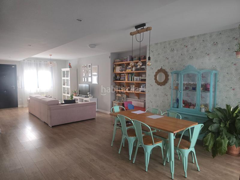 Foto d3f45a70-707e-4e53-b3ca-d6d3ede21a0d. Casa pareada rm inmobiliaria vende exclusiva vivienda chalet de esquina pareado en la zona del pinar informate 699694046 en Navalcarnero