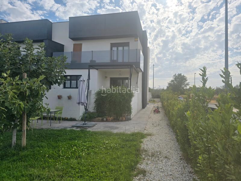 Foto de947b3f-6472-4ecf-9a65-9211badb2bb9. Casa pareada rm inmobiliaria vende exclusiva vivienda chalet de esquina pareado en la zona del pinar informate 699694046 en Navalcarnero