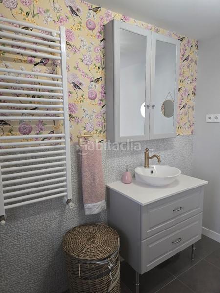 Foto e45fbc6d-54d8-4707-a9b7-48029fcec704. Casa pareada rm inmobiliaria vende exclusiva vivienda chalet de esquina pareado en la zona del pinar informate 699694046 en Navalcarnero