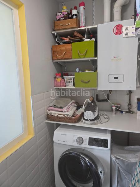 Foto f23f7d8b-4e18-4d4b-b9e4-54fbcbe4dd85. Casa pareada rm inmobiliaria vende exclusiva vivienda chalet de esquina pareado en la zona del pinar informate 699694046 en Navalcarnero