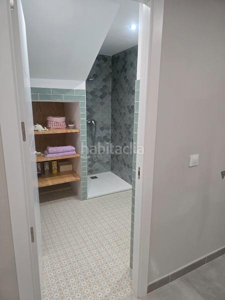 Foto f69e1952-252f-45dd-b644-6726f5aaefb5. Casa pareada rm inmobiliaria vende exclusiva vivienda chalet de esquina pareado en la zona del pinar informate 699694046 en Navalcarnero