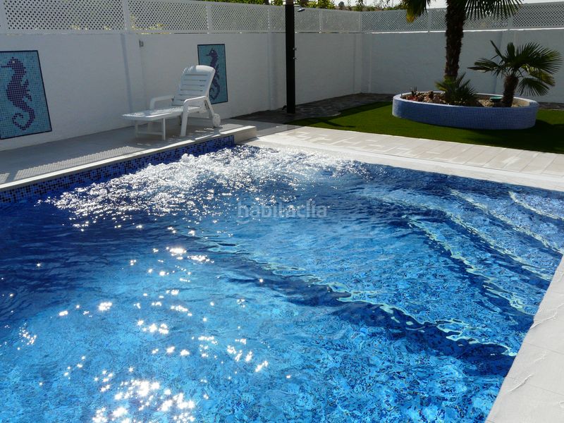 Foto 14a5e173-f917-48ec-83fc-41c73296c2de. Casa aparellada amb xemeneia calefacció aparcament piscina a Villamanta