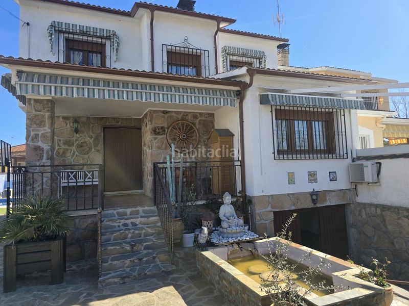 Foto 524f1745-b1f5-4a51-88f1-df3c543c10a1. Casa aparellada amb xemeneia calefacció aparcament piscina a Villamanta