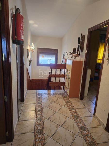Foto 58a1c5a5-c386-438d-8c36-e3463a77d56b. Casa aparellada amb xemeneia calefacció aparcament piscina a Villamanta