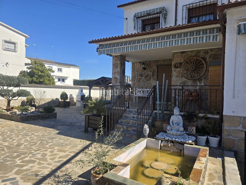 Foto 73e1f4c5-e542-4498-a127-a73d85810444. Casa aparellada amb xemeneia calefacció aparcament piscina a Villamanta