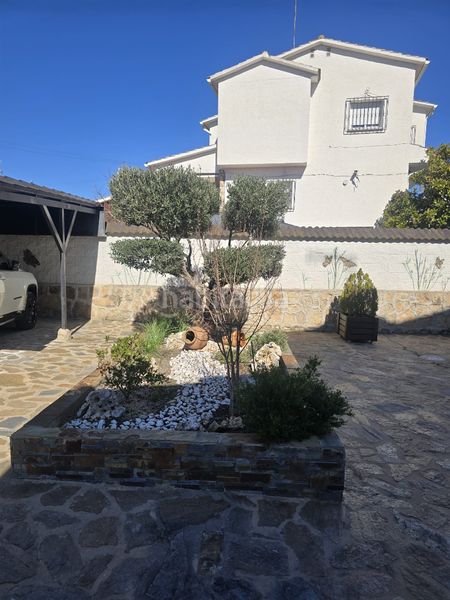Foto ebadb0de-4936-415c-be34-a8eee5599891. Casa aparellada amb xemeneia calefacció aparcament piscina a Villamanta