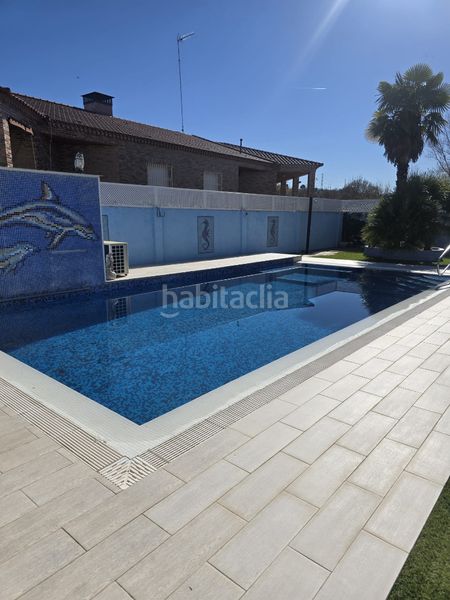Foto f794b688-a9b7-42fb-9395-d7fa8b56dc8b. Casa aparellada amb xemeneia calefacció aparcament piscina a Villamanta