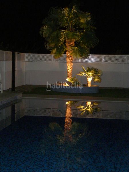 Foto f8e1275d-4388-4f84-8127-77558514e2d1. Casa aparellada amb xemeneia calefacció aparcament piscina a Villamanta