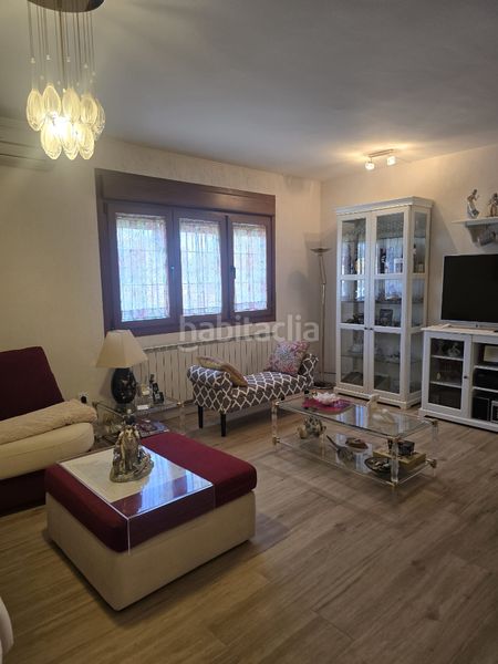 Foto fa1213e8-f5e3-49ba-89d6-21a266e9b153. Casa aparellada amb xemeneia calefacció aparcament piscina a Villamanta