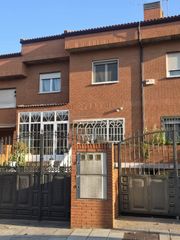 Xalet a Covadonga - Los Manzanos. Rm inmobiliaria vende estupenda casa adosada en navalcarnero , i