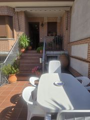 Chalet in Centro. Rm vende una excluxiva casa adosada en zona piscina cubierta inf