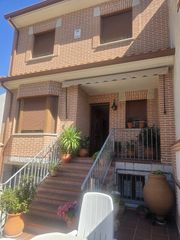 Chalet in Centro. Rm vende una excluxiva casa adosada en zona piscina cubierta inf