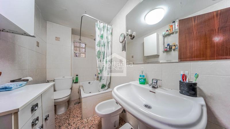Foto 7823c9c7-e7d5-4694-8384-4fca94a09da6. Piso te presento este piso con terraza situado en parque lisboa en la conocida calle alcalde josé aranda, en Alcorcón