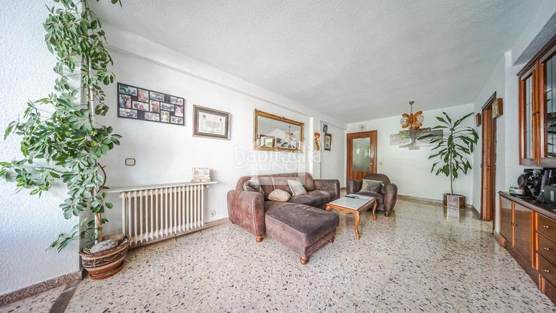Foto 9dbfcd8f-258c-43d9-b8ec-25ad30a0a153. Piso te presento este piso con terraza situado en parque lisboa en la conocida calle alcalde josé aranda, en Alcorcón