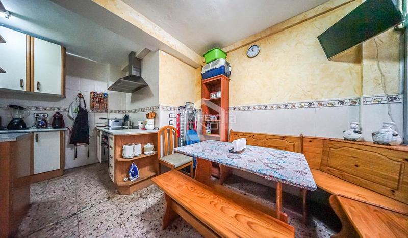 Foto c283135e-4810-44ae-a57f-3e10adf10d76. Piso te presento este piso con terraza situado en parque lisboa en la conocida calle alcalde josé aranda, en Alcorcón
