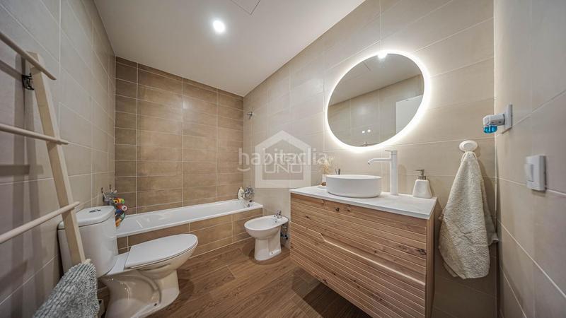 Foto 0bd95f03-05c9-46df-9663-60b6de52a310. Casa adossada amb piscina a Carranque