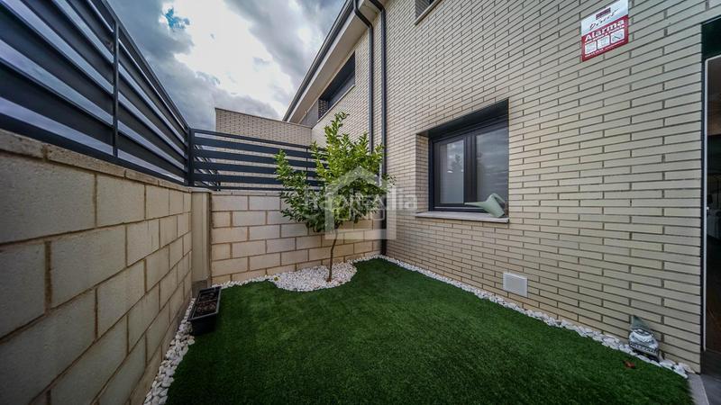 Foto caa89fe5-a6ce-4e37-817e-cc1f88bd681d. Casa adossada amb piscina a Carranque