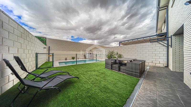 Foto d692ffdf-ad4c-4331-a66f-7d0f371654b1. Casa adossada amb piscina a Carranque