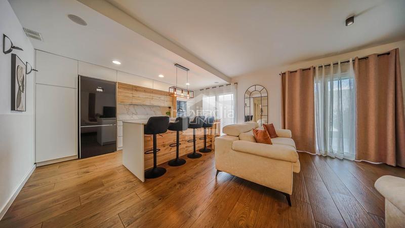 Foto f87a3dd0-b6b7-4541-9074-2a3496c87e56. Casa adossada amb piscina a Carranque