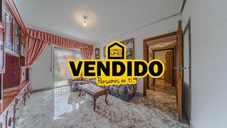 Appartamento in Zona Centro Joven. Piso en venta de 3 habitaciones, 1 baño, terraza abierta y plaza