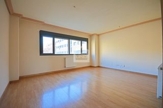 Location Appartement à Prado de Santo Domingo. Piso en alquiler con 3 habitaciones, plaza de garaje y trastero