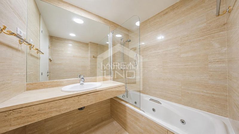 Foto bfd3b04c-73b7-494c-8b73-28d55a8535e9. Pis amb calefacció aparcament piscina a Puerta del Ángel Madrid