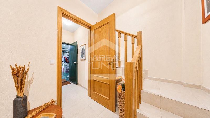 Foto 4f66f7ee-f828-47d1-b057-94d8df2e17f8. Casa adossada amb calefacció aparcament piscina a Alcorcón