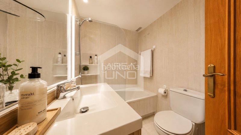 Foto f4348eec-7e35-4717-88b7-d88266c335b6. Casa adossada amb calefacció aparcament piscina a Alcorcón