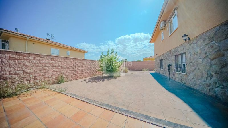 Foto a72cd426-4158-48a3-b99f-0d8653c4bd4a. Casa aparellada amb calefacció a Ventas de Retamosa (Las)