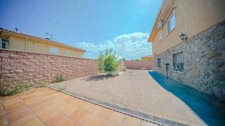 Casa bifamiliare  Baleares. Chalet pareado de 2 plantas con parcela de 433m2