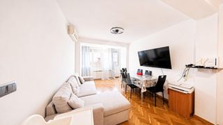 Flat in Bellavistas-Hipercor. Vivienda en venta de 3 habitaciones y 1 baño en bellasvistas  al