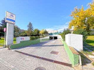Parking coche en Calle Olímpico Francisco Fernández Ochoa