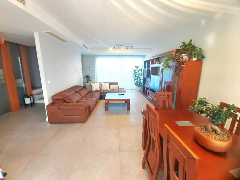 Foto c974d4bd-3361-434c-8a0c-43abd805f5c7. Chalet mit heizung parking in Sur - PAU 4 Móstoles