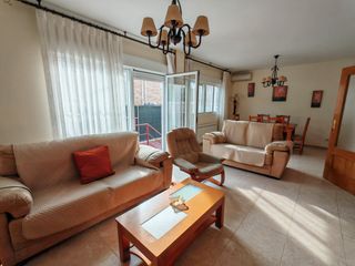 Doppelhaus in Calle san vicente 5. Chalet adosado pareado en perfecto estado de conservacion