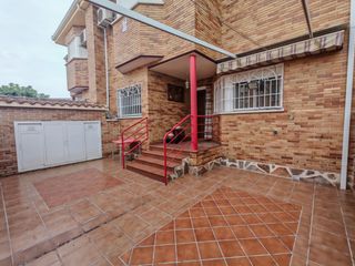 Towny house  Calle san vicente 5. Chalet adosado pareado en perfecto estado de conservacion