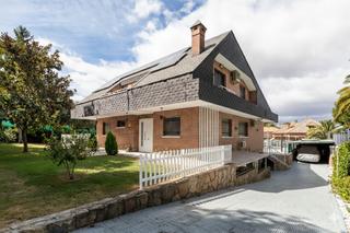 Chalet à Castillo-Campodón. Chalet en venta en urbanización  campodon, 7 dormitorios.