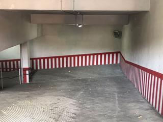 Aparcament cotxe a Cueva de la mora 7. Garaje en venta en centro.