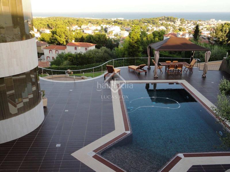 Foto 50f84412-2485-4c7c-8d15-4787a24d26e1. Chalet fantástica villa de lujo con 1300m de parcela, 5 dormitorios, piscina, garaje y panorámicas vistas al mar en venta . en Cunit