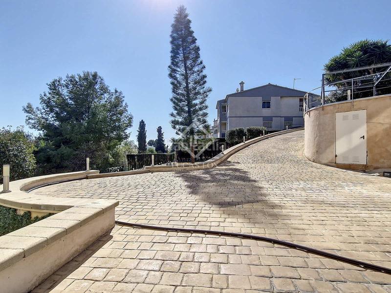 Foto b33a178f-1944-4721-af34-b707c31be5d0. Chalet fantástica villa de lujo con 1300m de parcela, 5 dormitorios, piscina, garaje y panorámicas vistas al mar en venta . en Cunit