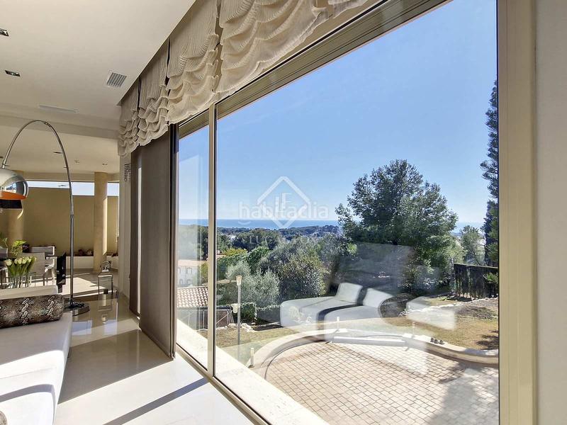 Foto bccb3d0b-935e-4262-a3f3-77d8ae26053a. Chalet fantástica villa de lujo con 1300m de parcela, 5 dormitorios, piscina, garaje y panorámicas vistas al mar en venta . en Cunit