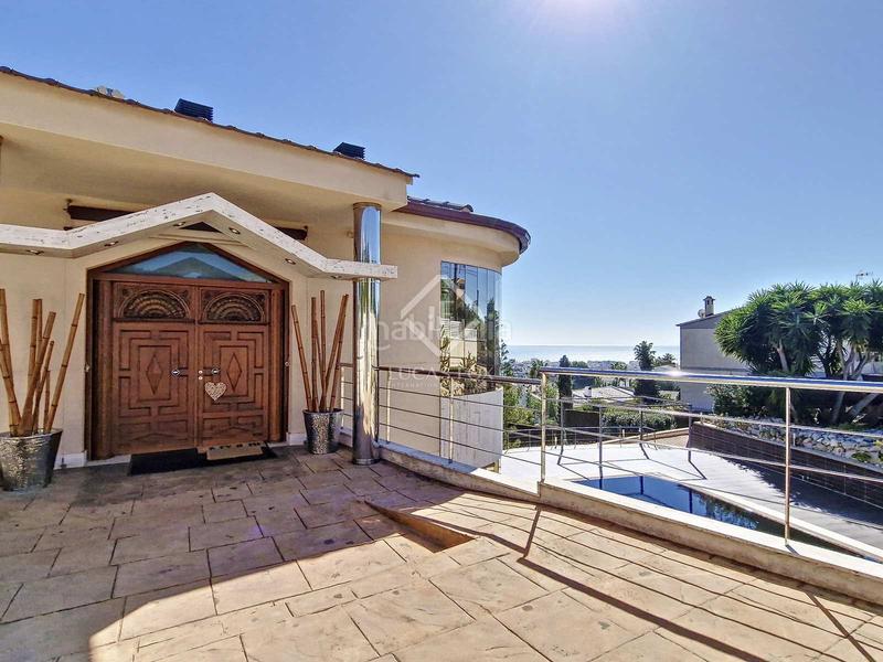 Foto f0675f64-86a5-4880-b8d1-c7dcc8b95733. Chalet fantástica villa de lujo con 1300m de parcela, 5 dormitorios, piscina, garaje y panorámicas vistas al mar en venta . en Cunit