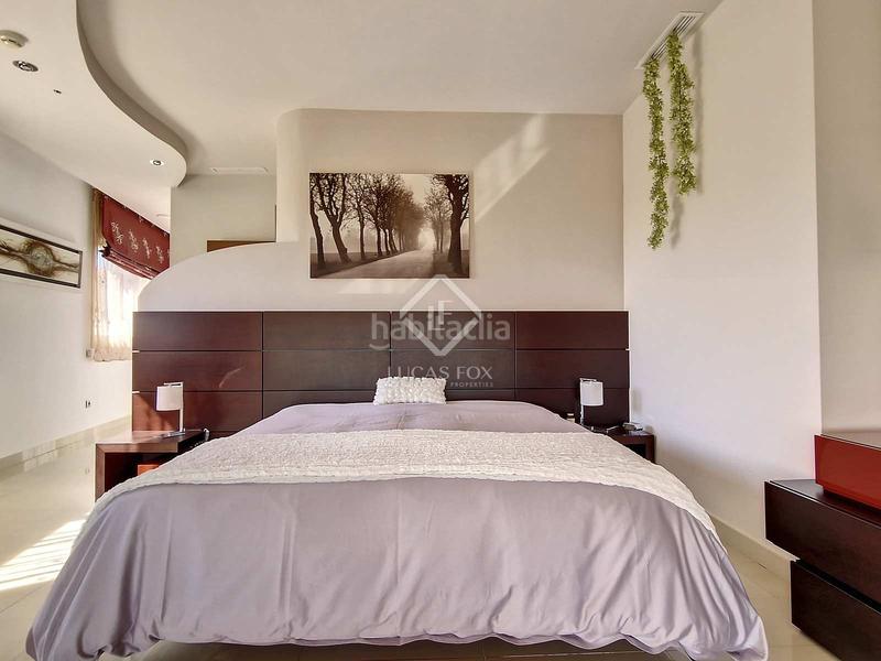 Foto f8e59af4-35e4-4fae-832d-dc2d470a443d. Chalet fantástica villa de lujo con 1300m de parcela, 5 dormitorios, piscina, garaje y panorámicas vistas al mar en venta . en Cunit