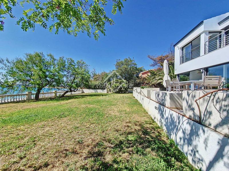 Foto 5545fb78-22ef-4020-aa5b-1ddeb57e55f9. Location chalet avec parking dans Barri de Mar Vilanova i la Geltrú