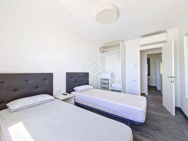 Foto 4dbed4d6-39b8-494a-be80-fab82ff01ab5. Rent chalet with parking in Barri de Mar Vilanova i la Geltrú