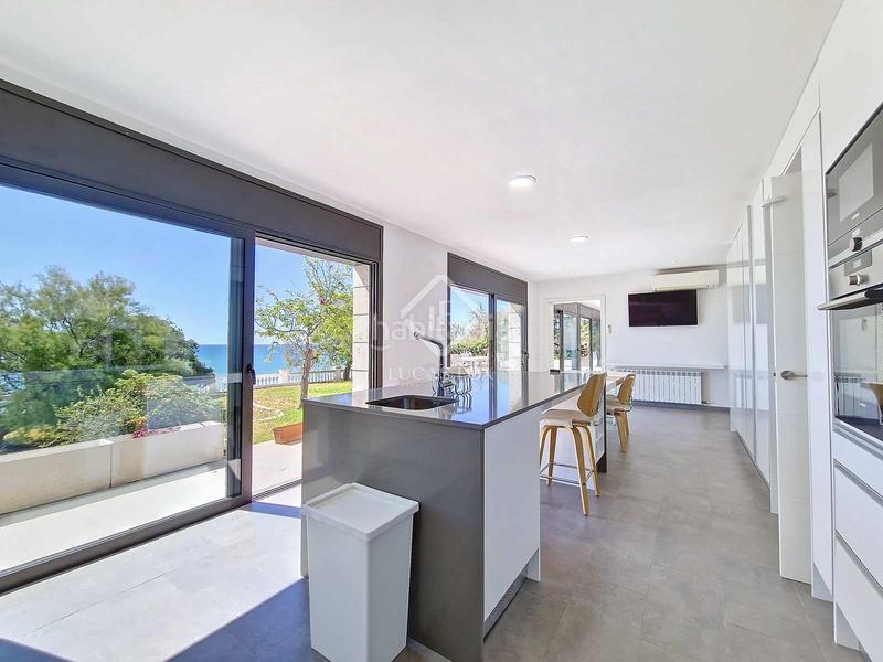 Foto 560a32b6-14bd-4f0f-8348-88e3842a2607. Rent chalet with parking in Barri de Mar Vilanova i la Geltrú