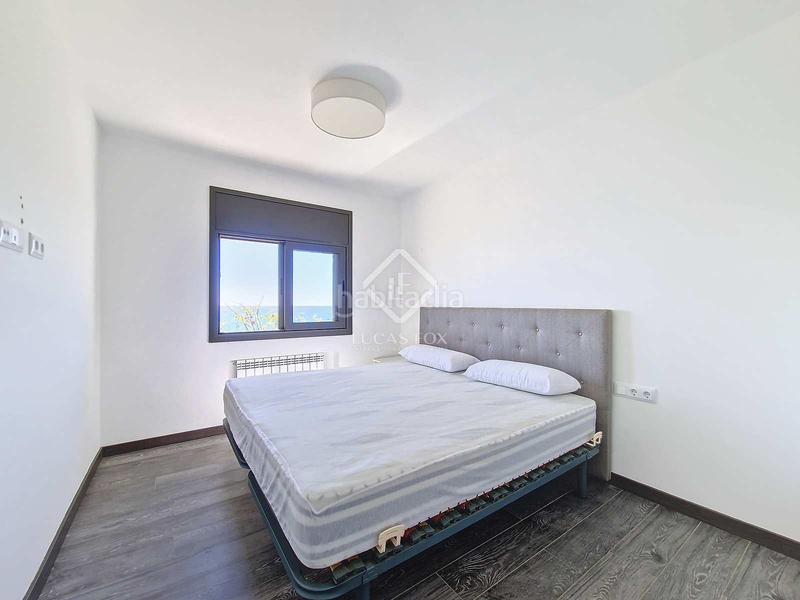 Foto 58e8b6a9-5021-43f9-9e84-c577d2ad9c9e. Rent chalet with parking in Barri de Mar Vilanova i la Geltrú